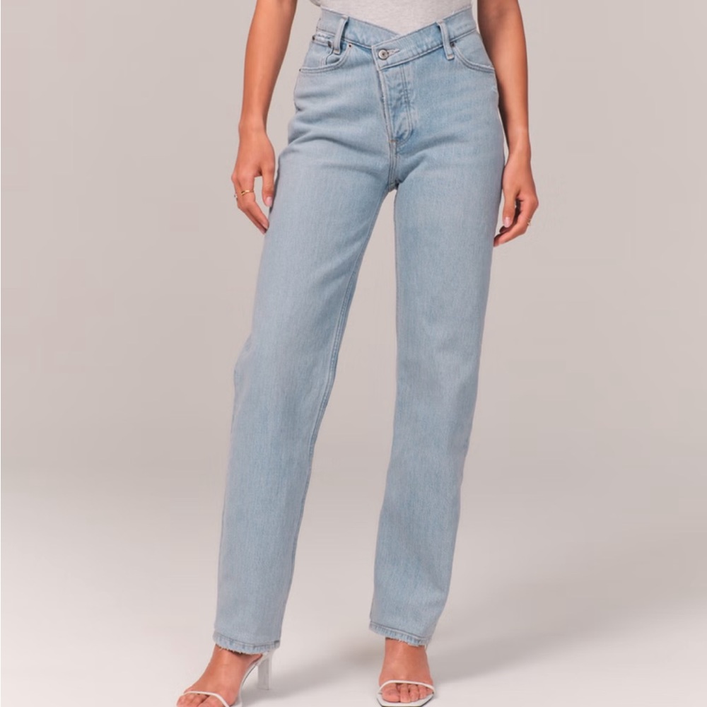 Abercrombie & Fitch Light Wash Crossover The Dad High Rise Jeans